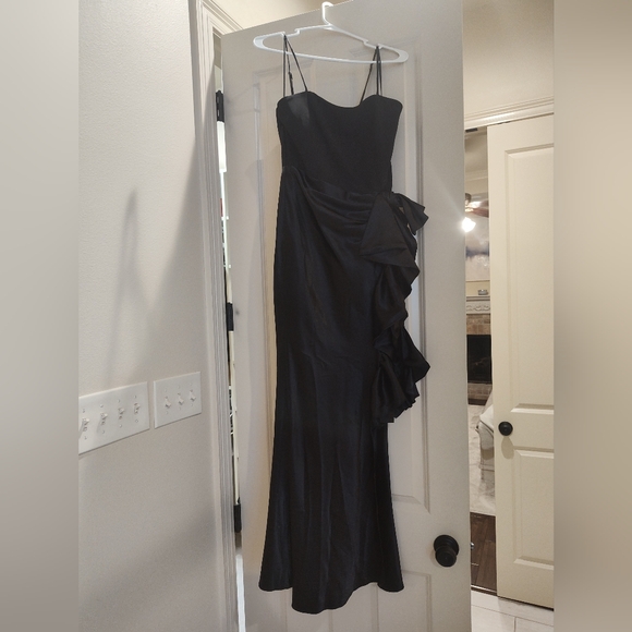 The Label Dresses & Skirts - The Label Elegant Black Evening Gown